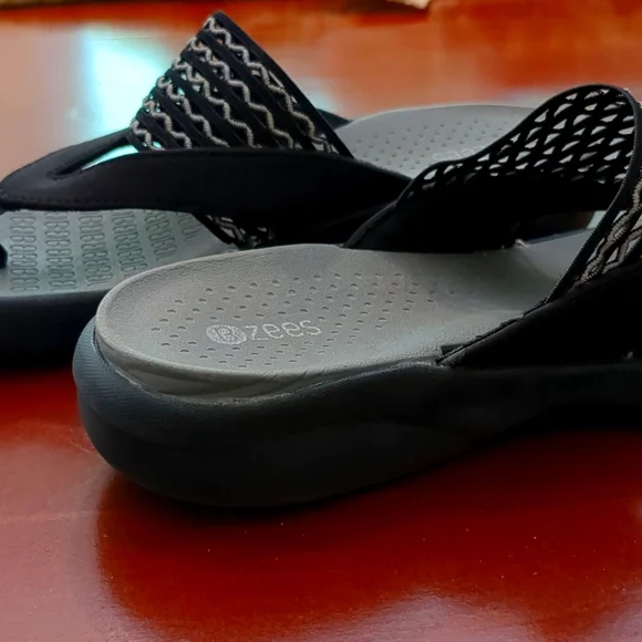 Bzees Women's Cabana Black Flip Flops Sz 8 - Picture 6 of 7